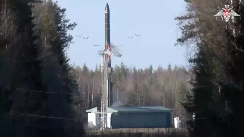 Rússia testa arsenal nuclear em resposta ao adiamento da cúpula entre Putin e Trump