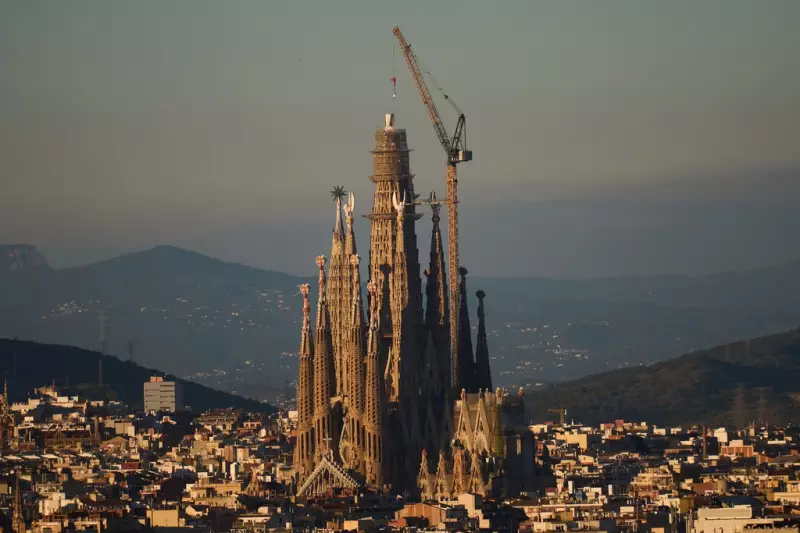 Sagrada Família Bate Recorde Mundial e Se Torna a Igreja Mais Alta do Planeta