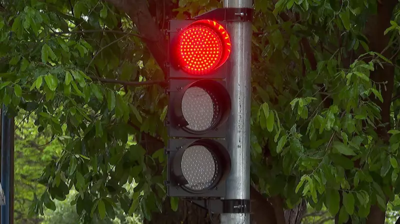 Semáforos Inteligentes em Risco: Prefeitura de Ribeirão Preto Paralisa Nova Fase do Sistema