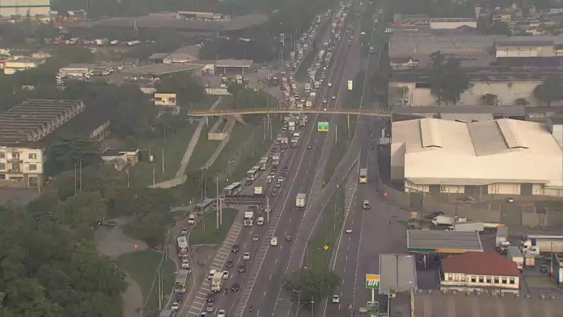 Tentativa de assalto termina em morte de suspeito após confronto com PMs na Dutra, em SP