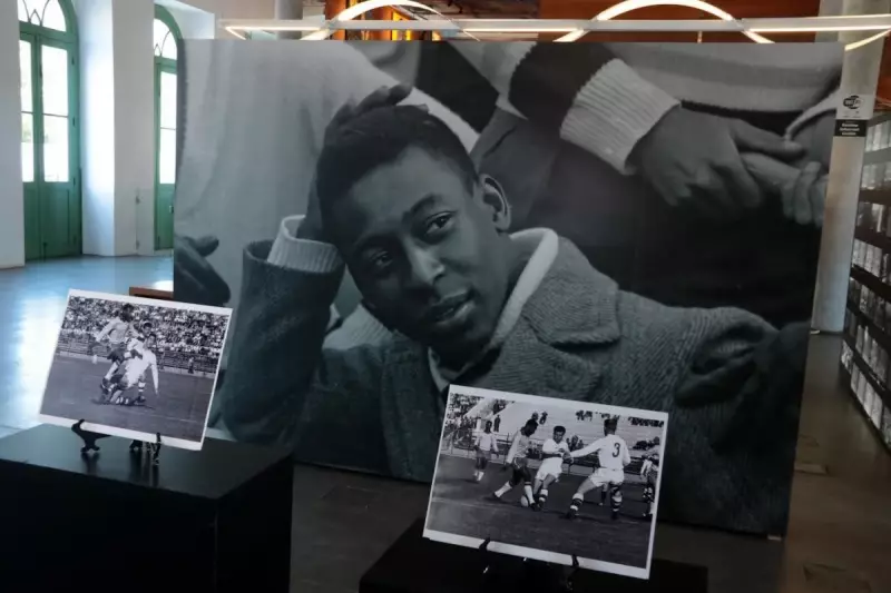 Tesouro Revelado: Fotos Inéditas de Pelé na Copa de 62 São Doadas a Museu em Santos