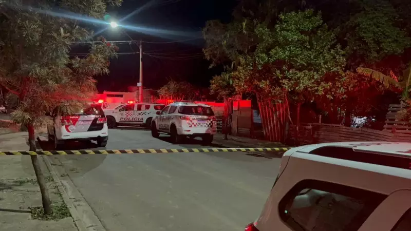 Tiroteio em Piracicaba termina em tragédia: dois mortos e ônibus incendiado após confronto com PM