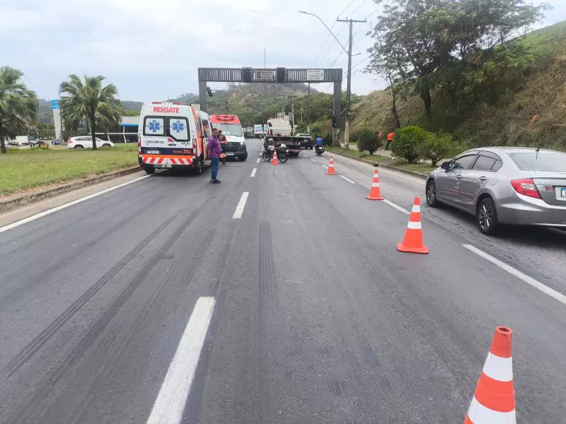 Tragédia na BR-381: Mulher morre em colisão entre moto e caminhão em Ipatinga