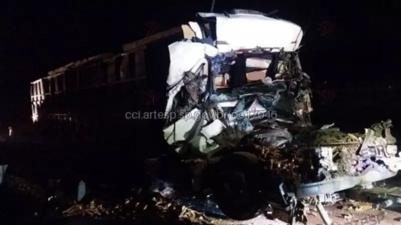 Tragédia na Raposo Tavares: Motorista morre em colisão frontal entre carreta e caminhão