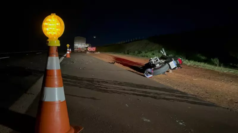 Tragédia na SP-255: Motociclista perde a vida em colisão frontal com caminhão