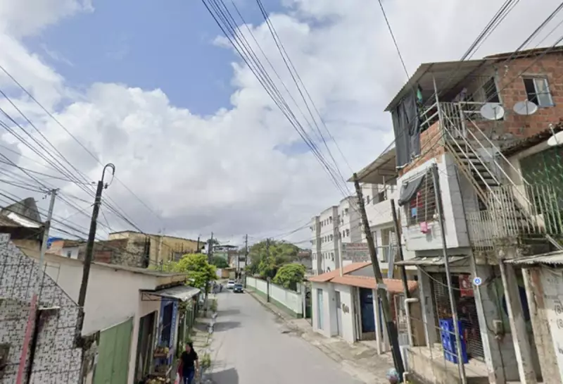 TRAGÉDIA NO GRANDE RECIFE: Caminhão atropela idosa e colide com van em acidente grave