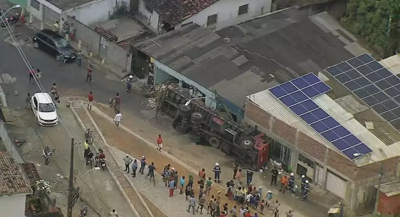Tragédia no Recife: Caminhão Desgovernado Tomba Sobre Casa e Deixa Vítimas
