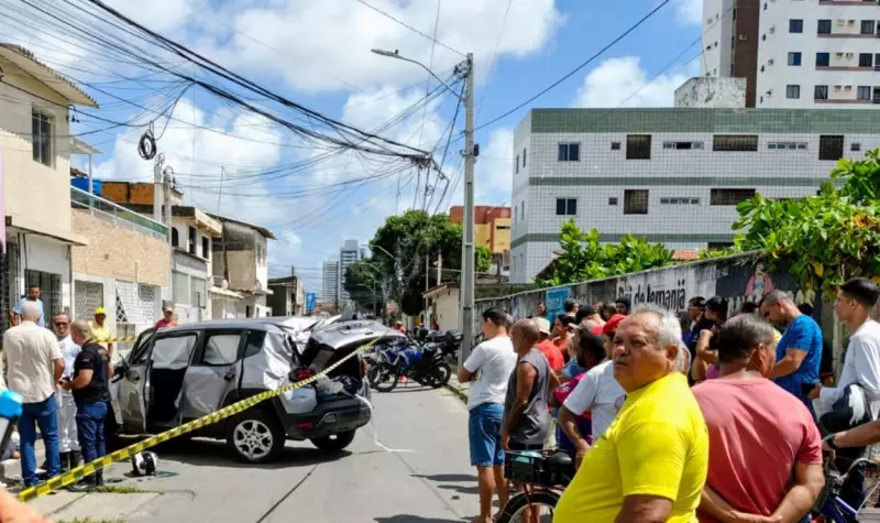 Tragédia no Recife: Carro Roubado Capota e Atropela Passageiros em Ponto de Ônibus