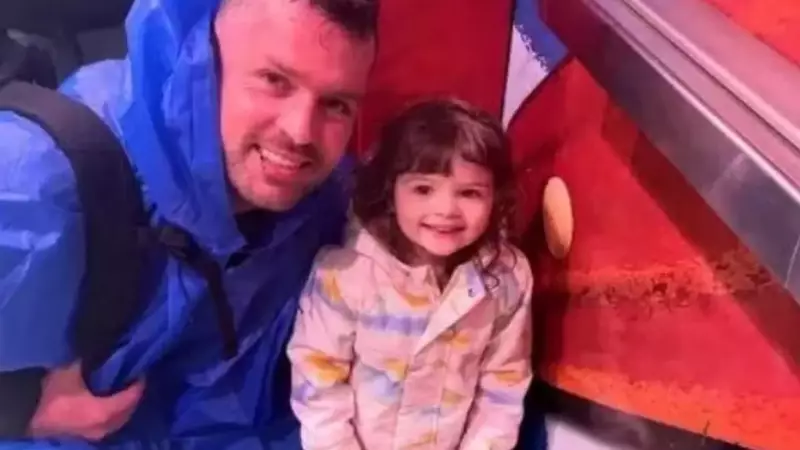 Tragédia no Texas: Pai é indiciado após filha de 2 anos morrer dentro de carro enquanto ele bebia em bar