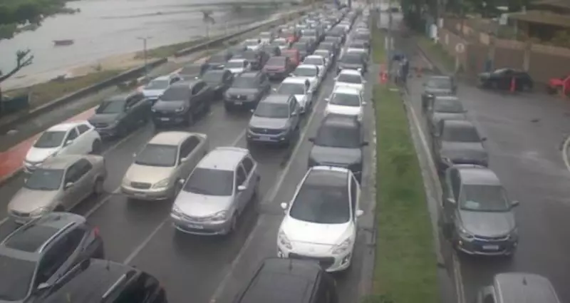 Trânsito Parado! Balsa entre Ilhabela e São Sebastião tem fila de 2 horas neste fim de semana
