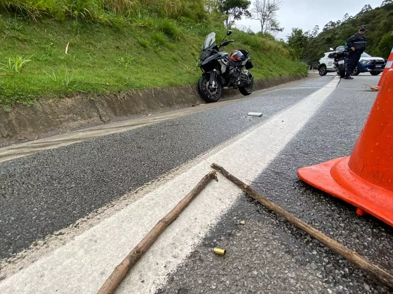 Troca de Tiros na Anhanguera: Ladrão baleado após tentativa de assalto a motociclista
