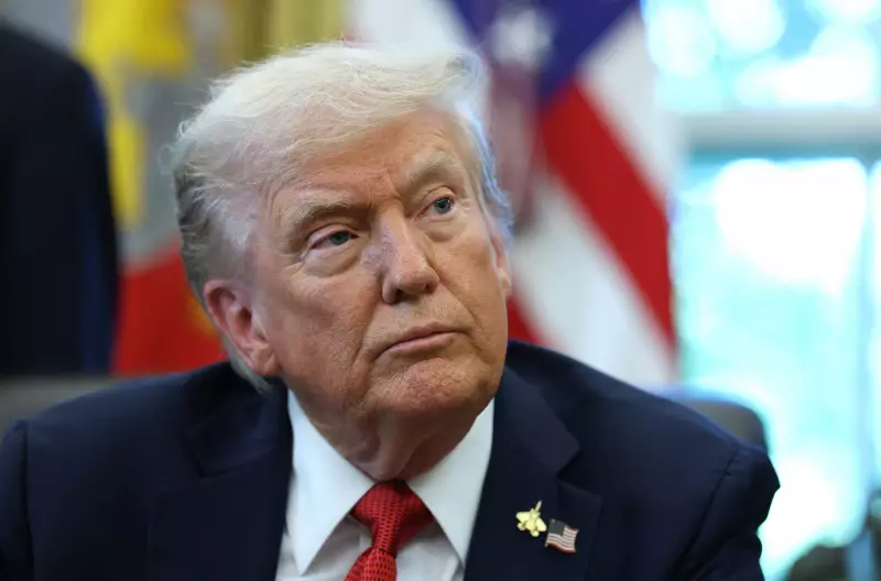 Trump Impõe Nova Taxa de 10% ao Canadá em Retaliação a Propagandas que O Irritaram