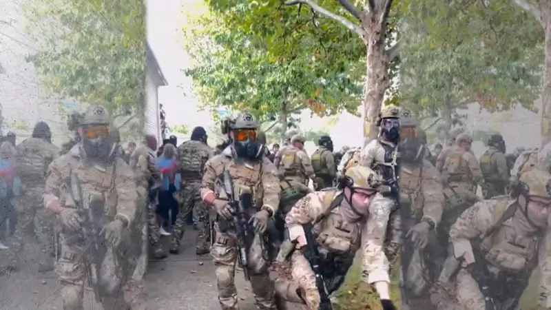 Tumulto em Chicago: ICE é confrontado durante prisão de imigrantes em cena caótica