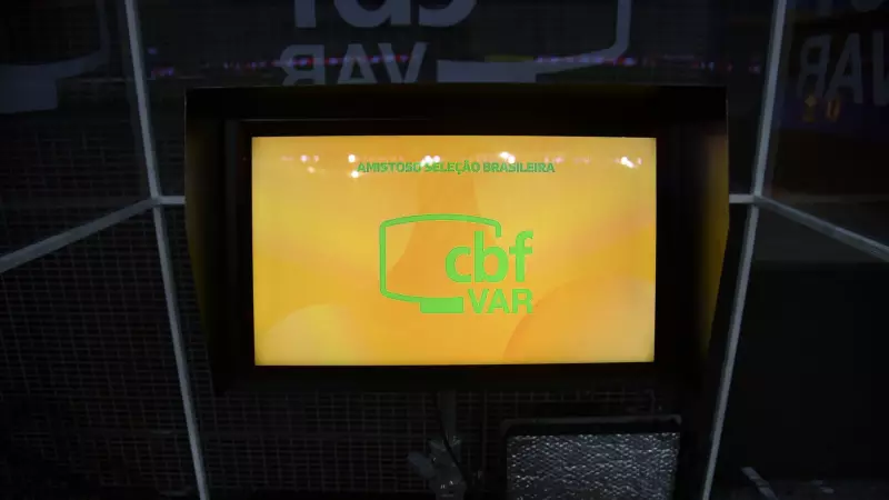 Áudio do VAR revela polêmica: "Chuta a bola e não tem tempo de tirar o pé" em lance de Gómez