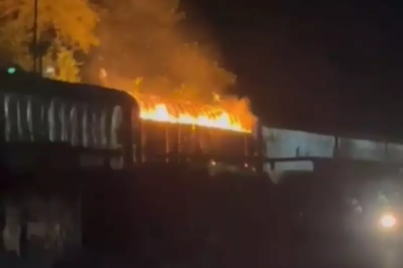 Vagão com Celulose em Chamas: Incêndio Persiste por 48 Horas e Mobiliza Bombeiros na Baixada Santista