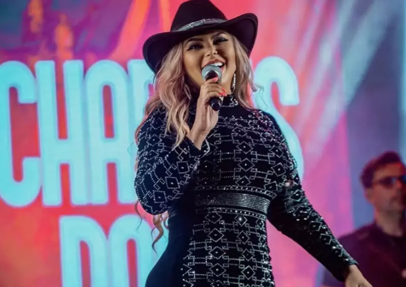 Vanessa Rios: Uma Viagem Nostálgica Pelos Maiores Sucessos da Cantora do Brega e Forró