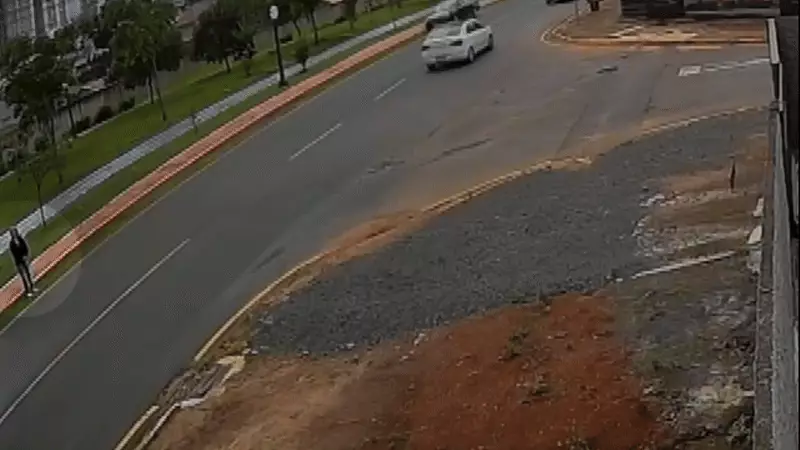VÍDEO CHOCANTE: Mulher escapa por centímetros de atropelamento fatal no Paraná; câmera registra momento de tirar o fôlego