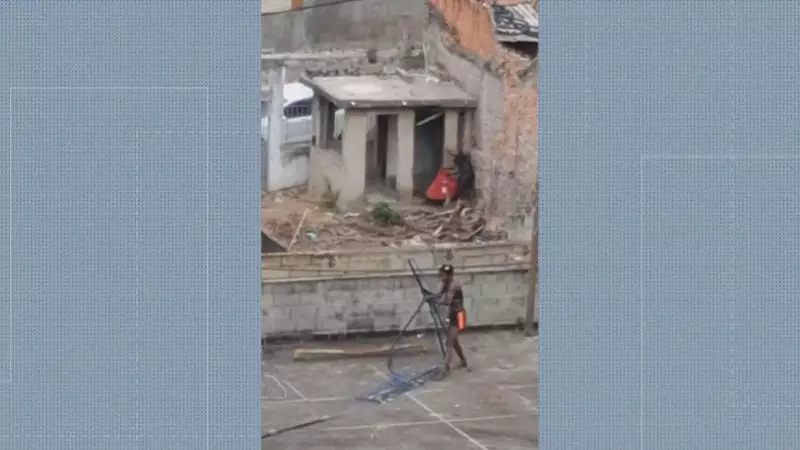 Vídeos Chocantes Revelam Gangue Saqueando Prédio Abandonado no Coração do Rio