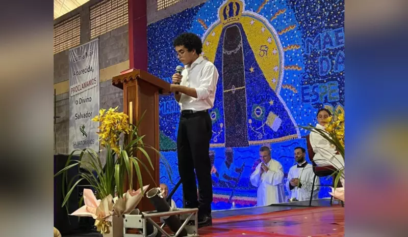 Venezuelano transforma 60 mil tampinhas em impressionante mural de Nossa Senhora Aparecida no interior de SP