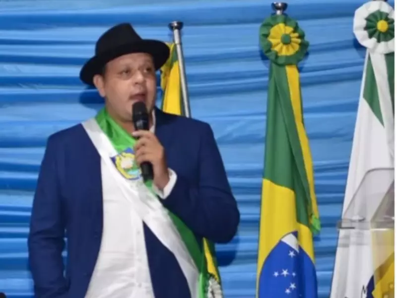 Vice-prefeito sobrevive a acidente grave ao capotar carro ao desviar de capivaras no Acre