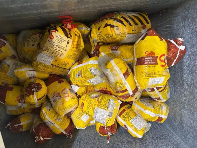 Vigilância Sanitária do DF apreende 1 tonelada de produtos vencidos que seriam vendidos pelas redes sociais