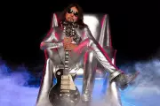 Ace Frehley: Ex-guitarrista do KISS ri da ironia após roubo de guitarras valiosas