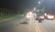Acidente entre carro e moto deixa dois em estado grave em Volta Redonda