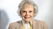 Adeus a uma Lenda: June Lockhart, Estrela da Era de Ouro de Hollywood, Morre aos 94 Anos