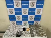 Adolescente é detido sob suspeita de vínculo com tráfico em Volta Redonda: operação policial apreende drogas e armas