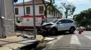 Ambulância com paciente grave se envolve em acidente a caminho do hospital em Araraquara