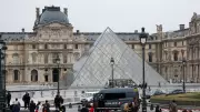 Assalto no Louvre: Museu fecha após tentativa de roubo em plena segunda-feira