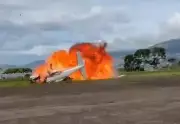 Avião cai durante decolagem na Venezuela e deixa dois mortos: veja o vídeo chocante