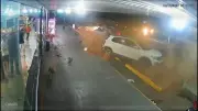 Carro invade estacionamento e deixa cinco feridos em Minas Gerais: veja o que aconteceu