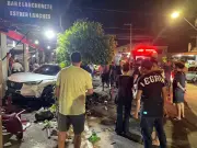 Carro invade lanchonete em Belém e deixa feridos em cena de caos no trânsito