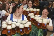 Chopp ou Chope? Descubra a Forma Correta de Pedir na Oktoberfest e Evite Gafes