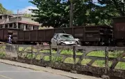 Colisão entre carro e trem fere homem em Paraíba do Sul: segundo acidente em menos de 48 horas