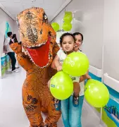 Dinossauro Vira Terapeuta Inusitado: A Emocionante Recuperação de Davizinho no Hospital