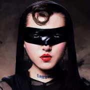 Do coral pentecostal às pistas de música eletrônica: conheça Mia Badgyal, a nova sensação de SP