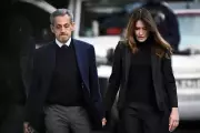 Ex-presidente francês Nicolas Sarkozy é preso para cumprir pena de 5 anos por conspiração
