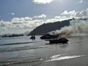 Explosão assusta banhistas: lancha pega fogo e vira espetáculo de terror no mar de SC