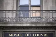 Falha de Segurança no Louvre: Ministro Francês Assume Responsabilidade por Roubo e Fechamento do Museu