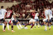Flamengo vence Racing com gol nos acréscimos e tem vantagem na semifinal da Libertadores