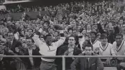 Fotos Inéditas de Pelé na Conquista do Bicampeonato de 1962 São Doadas para Museu do Rei em Santos