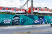 Grafiteiros celebram cultura negra com mural gigante na Zona Leste de SP
