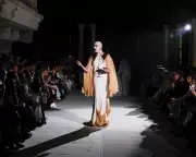 Handred transforma SPFW em balada surreal: o baile de mistério que encantou São Paulo