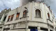Incêndio de Grandes Proporções Atinge Edifício Histórico no Centro do Rio
