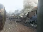 Incêndio de Grandes Proporções Consome Fábrica de Caixas d'Água em Limeira; Veja Vídeo Impressionante