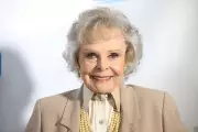 June Lockhart, a Mãe de Perdidos no Espaço, Morre aos 100 Anos: O Legado de Uma Lenda da TV