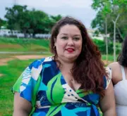 Justiça do Acre pede exame de insanidade mental para mulher que esfaqueou o próprio irmão