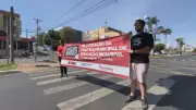 Mães de crianças autistas ocupam Prefeitura de Rio Preto em protesto por professores auxiliares